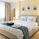 Herastrau Park Luxury Apartment *